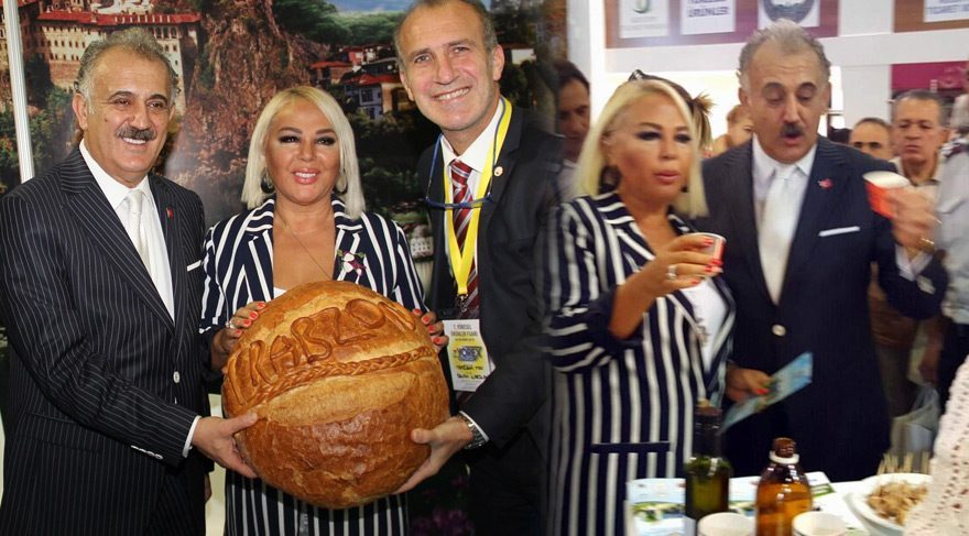 Safiye Soyman ve Faik Öztürk yöresel ürünler fuarına katıldı