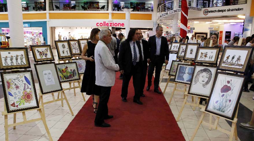 Kanser hastalarından renkli sergi