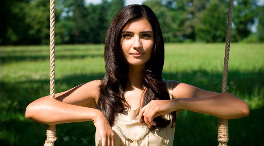 Tuba Büyüküstün’ü ağlatan telefon
