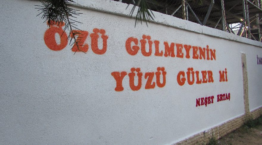 Kötü duvar yazılarına ‘Neşet Ertaş’lı çözüm