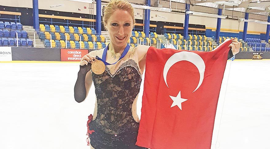 Türk Bayrağını gururla dalgalandırdı