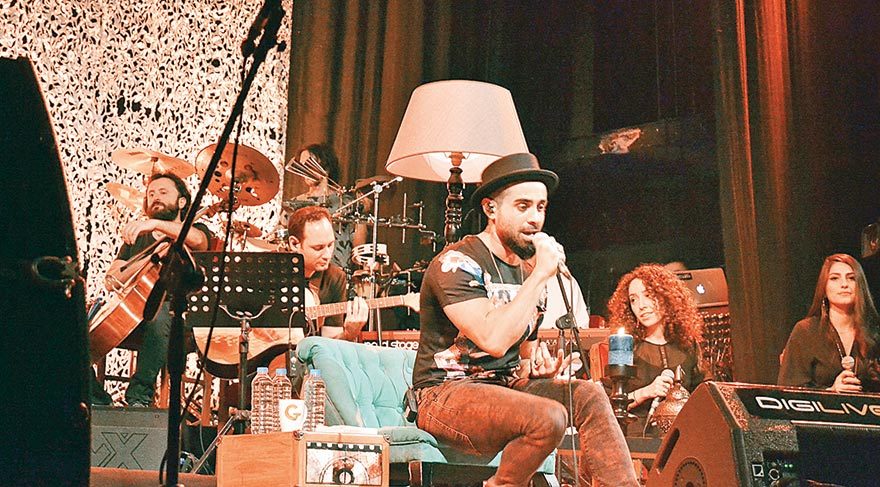 Gökhan Türkmen’den akustik konser