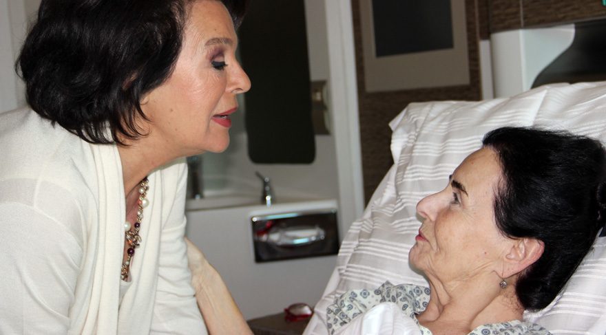 Ünlü sanatçı Fatma Girik ameliyat oldu