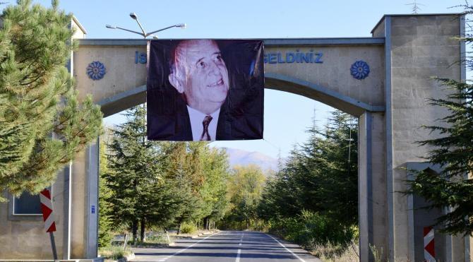 Demirel'in 92'nci doğum gününde mezarı başında anıldı