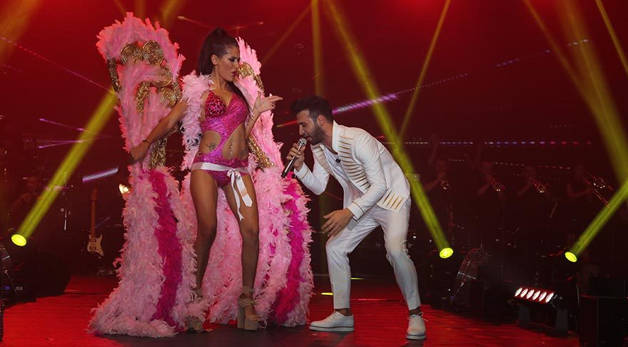 Emre Kaya’nın modellerden oluşan orkestrası