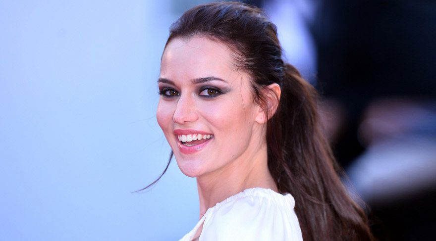 Engin Akyürek’in partneri Fahriye Evcen oldu