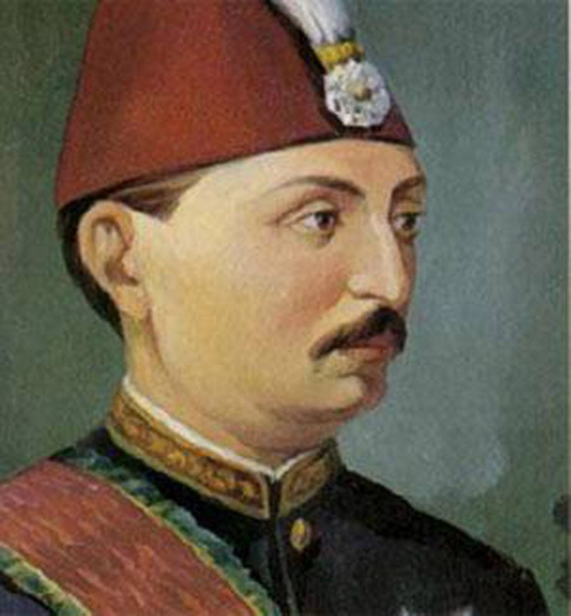 V. MURAD:</br>Çok iyi bir piyanisttir. Bestekârdır. Ressamdır.