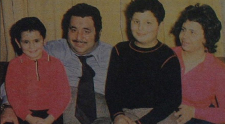 Necdet Tosun'un (ortadati) kendi gibi oyuncu olan çocuklarından Gürdal Tosun da (sağdaki) 2000 yılında yaşamını yitirmişti. Necdet Tosun (sağdaki) da Sarıyer'deki kazada hayata gözlerini yumdu.