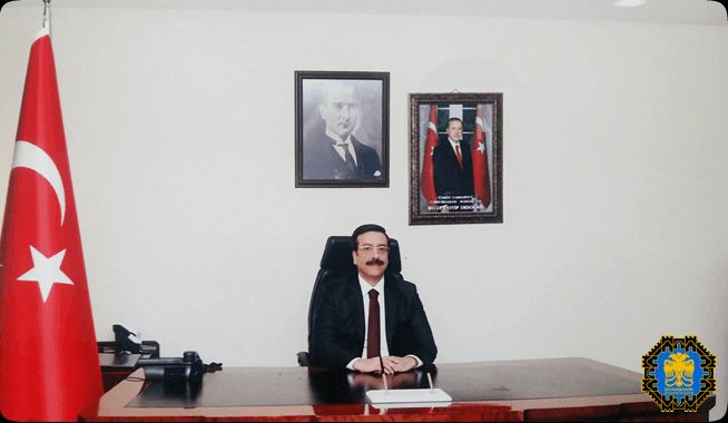 'Kayyum başkan' makam odasına Atatürk'ün portresini ve Cumhurbaşkanı Erdoğan'ın fotoğrafını astı.