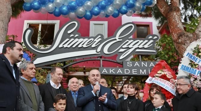 Bakan Çavuşoğlu, Sümer Ezgü Sanat Akademisi'ni açtı