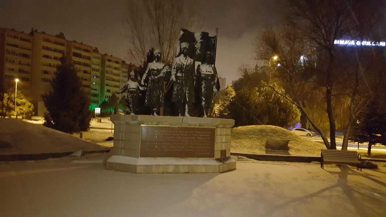 FOTO:İHA - Ankara'ya dün gece kar yağdı. 