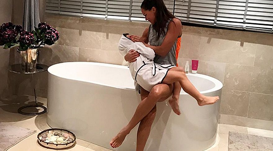 Ebru Şallı’dan banyo paylaşımı