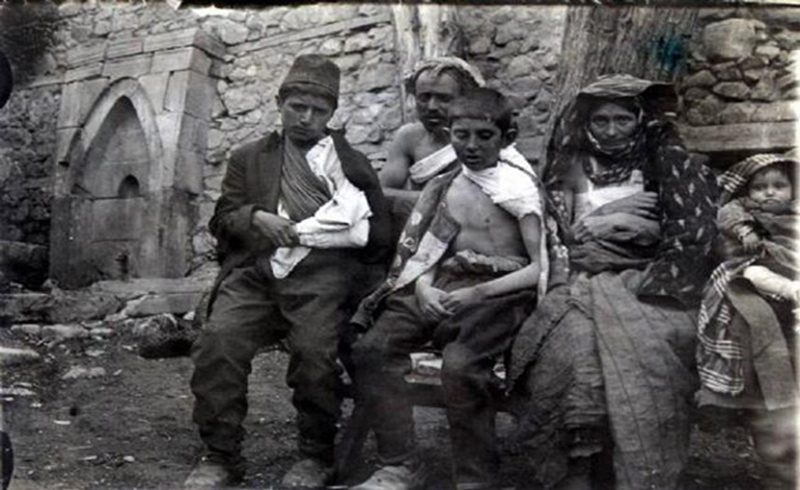 I. Dünya Savaşı´ndaki Kafkasya Cephesi çatışmaları esnasında yaralı Müslüman mülteciler...</br>Hasankale, 1915