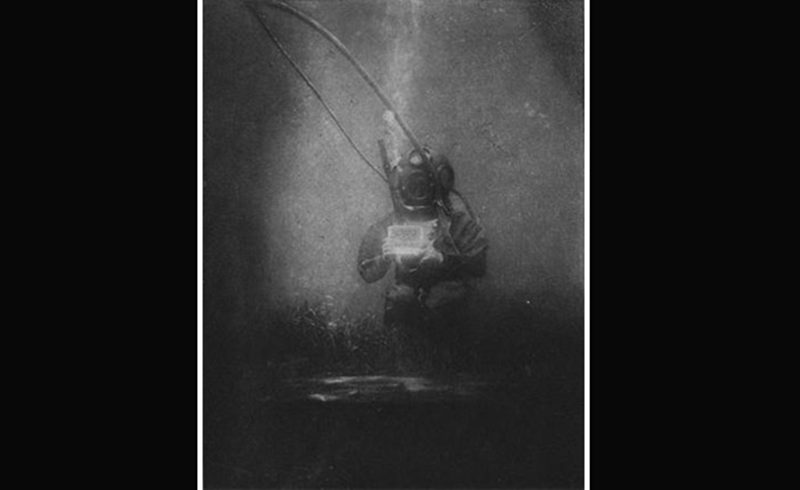 1893</br>Dünya üzerinde çekilen ilk sualtı fotoğrafı. Fotoğrafın pozlanması tam 30 dakika sürmüş.