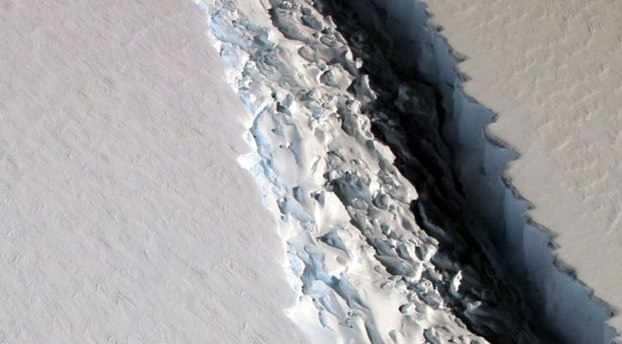 Antarktika’dan dev bir buz kütlesi kopmak üzere