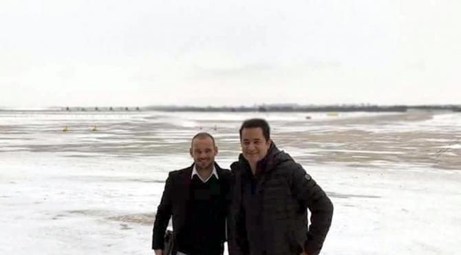 Galatasaraylı Sneijder ile Acun Ilıcalı'yı taşayan uçak Çorlu Havalimanı'na indi