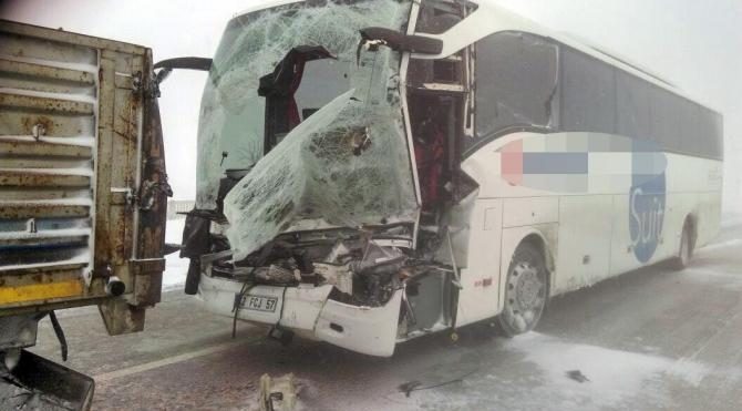 Konya Haberi Konya Da Otobus Tir A Carpti 1 Olu 7 Yarali Sozcu Gazetesi