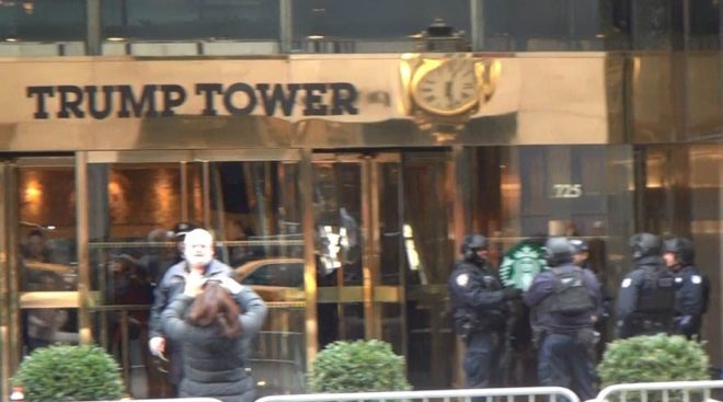 Saat 10:30 - Trump Tower önü