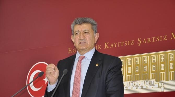 CHP'li Ali Özcan'dan, Suriyelilere vatandaşlık verilmesine tepki