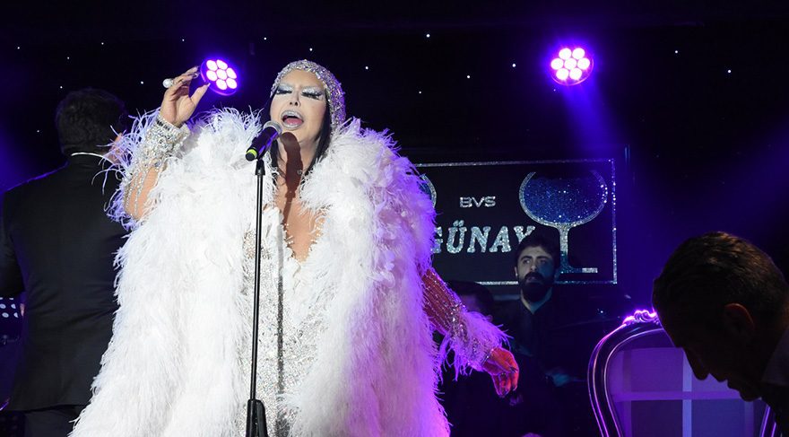 Bülent Ersoy 40 kiloluk ağırlığa dayanamadı