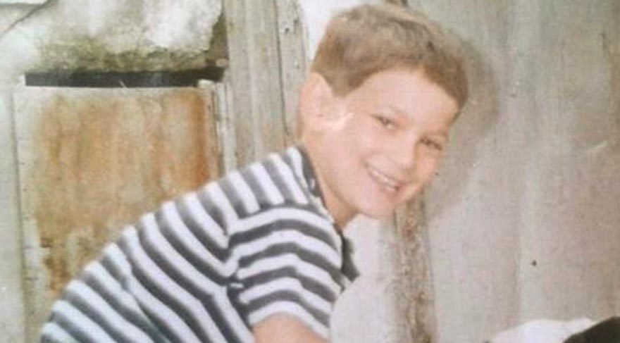 Çağatay Ulusoy henüz 8 yaşında olduğu bir fotoğrafı paylaştı