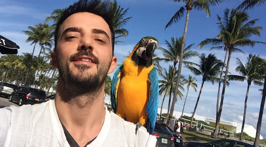 Gökhan Özen’den ‘Sevgililer Günü’ne özel poz