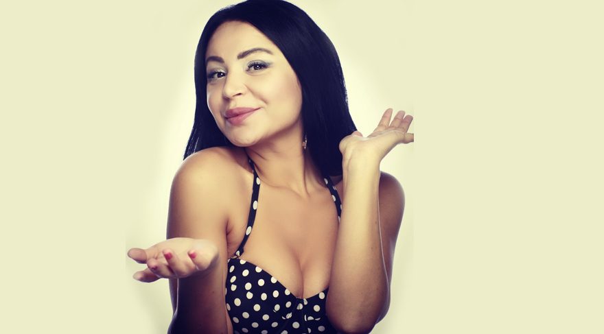 Gülgökçe Korkmaz stand up şovlarıyla seyircinin karşısına çıkıyor