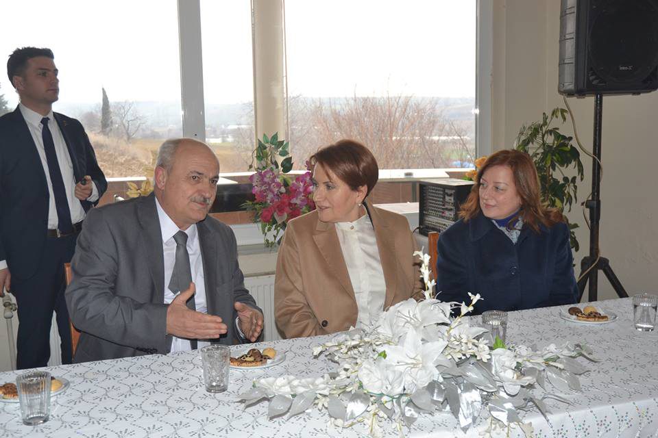 FOTO:DHA - Meral Akşener, Çanakkale yolunda referanduma ilişkin açıklamalarda bulundu.