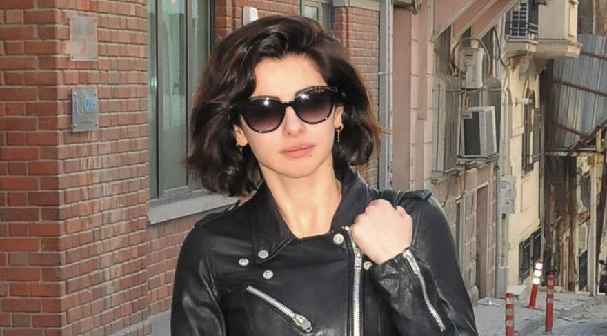 Nesrin meslektaşlarına taş attı
