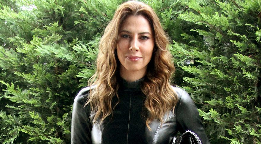 Şenay Akay’dan korkunç taciz itirafı: Beni 6 erkekle odaya kapattılar!
