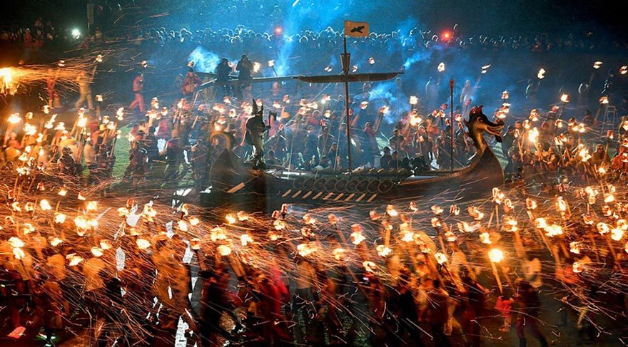 İskoçya’daki Viking Festivali’nden etkileyici kareler