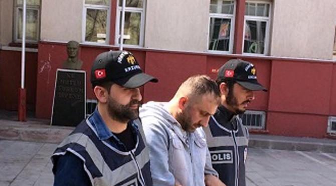 Evli hırsız, çaldığı kolyeyi sevgilisine hediye etmiş