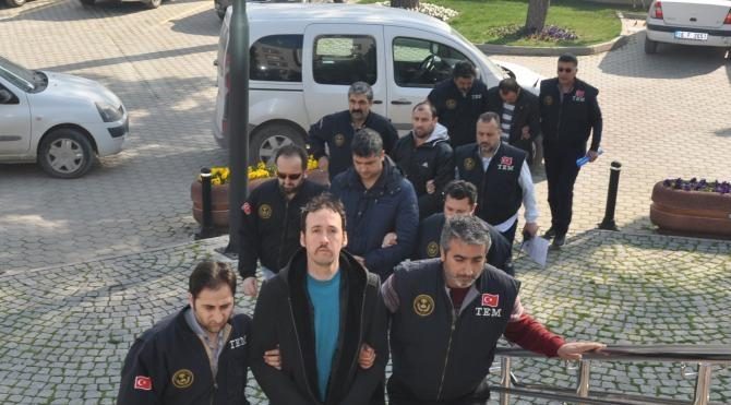 Bursa'da FETÖ operasyonunda gözaltına alınan 3 öğretmen tutuklandı