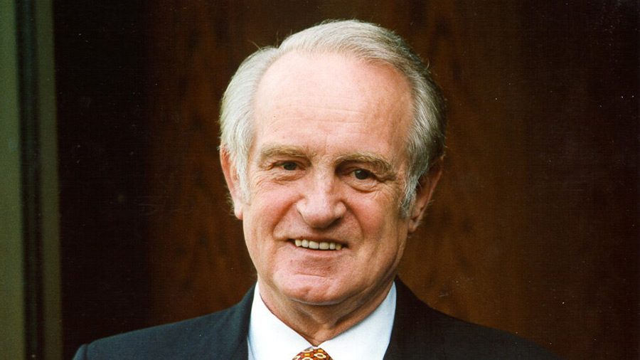 2000 yılında Almanya Cumhurbaşkanı Johannes Rau'ya Süleyman Demirel tarafından takdim edildi.