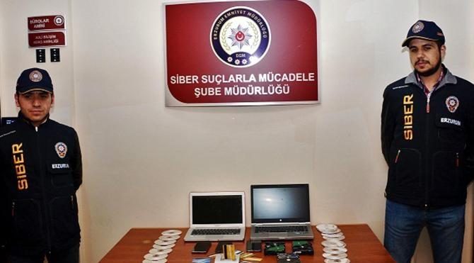ATM'lere kopyalama düzeneği yerleştiren şebekeye suçüstü