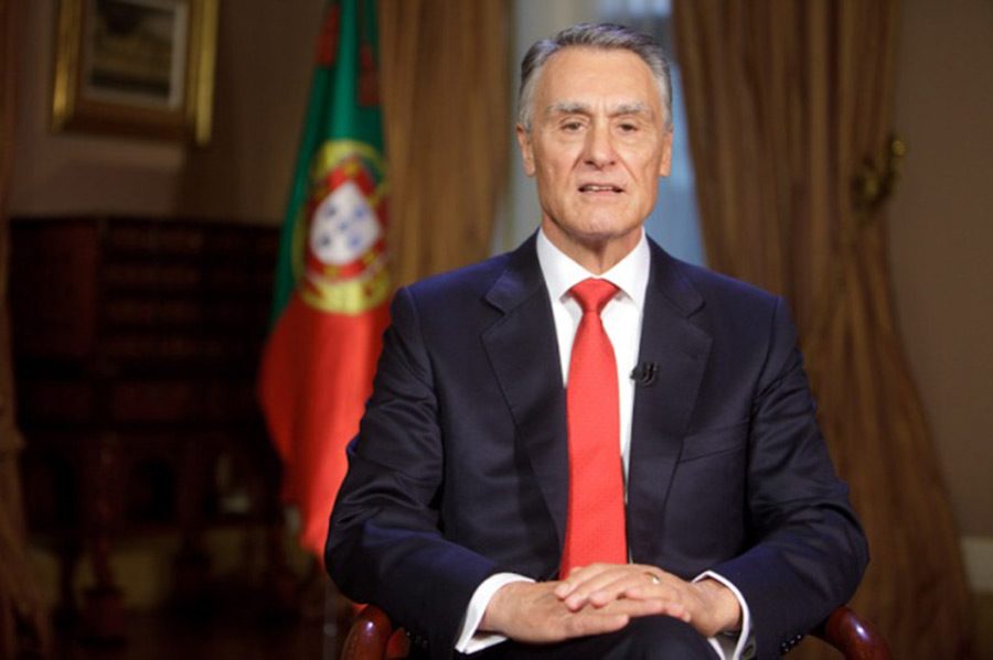 2009 yılında Portekiz Cumhurbaşkanı Aníbal Cavaco Silva'ya Abdullah Gül tarafından takdim edildi.