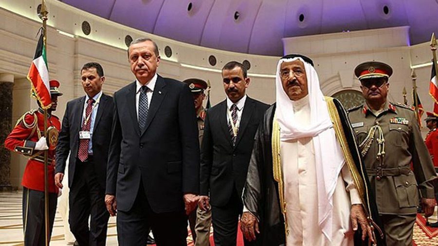 2017 yılında Kuveyt Emiri Sabah El-Ahmet El-Cabir El-Sabah'a Recep Tayyip Erdoğan tarafından takdim edildi.