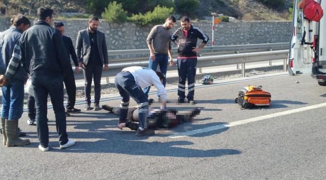 Bariyerlere çarpan motosiklet sürücüsü öldü