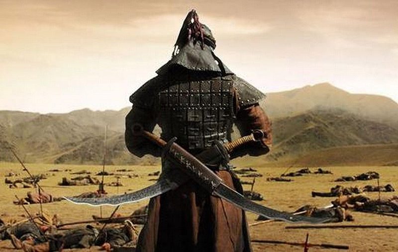 Kaşgarlı Mahmud, Tatarlar’ı, ayrı lehçeleri olan bir Türk kavmi olarak göstermiştir. On Üçüncü Yüzyılda ise büyük Cengiz İmparatorluğunu gezen Marko Polo, Tatar kelimesini Türkler’le Moğollar’ın ikisini birden kapsayan bir deyim olarak kullanmıştır.