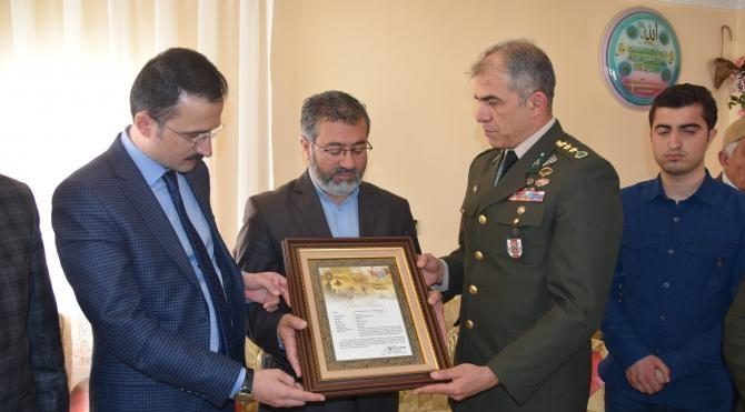 El Bab şehidinin ailesine 'şahadet belgesi' verildi