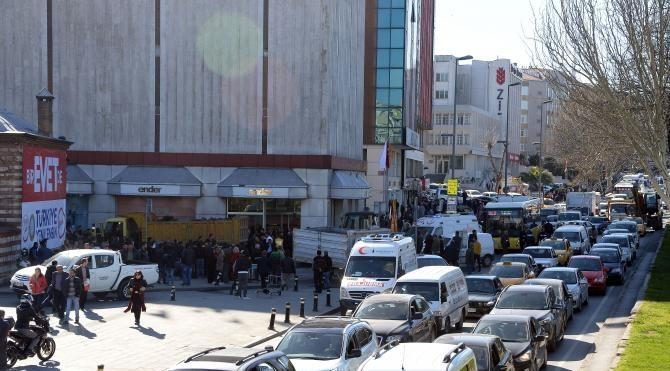 Fatih'te hafriyat kamyonu bir kadını ezdi (2)