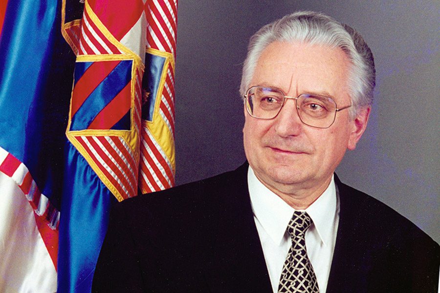 1999 yılında Hırvatistan Cumhurbaşkanı Franjo Tuđman'a Süleyman Demirel tarafından takdim edildi.