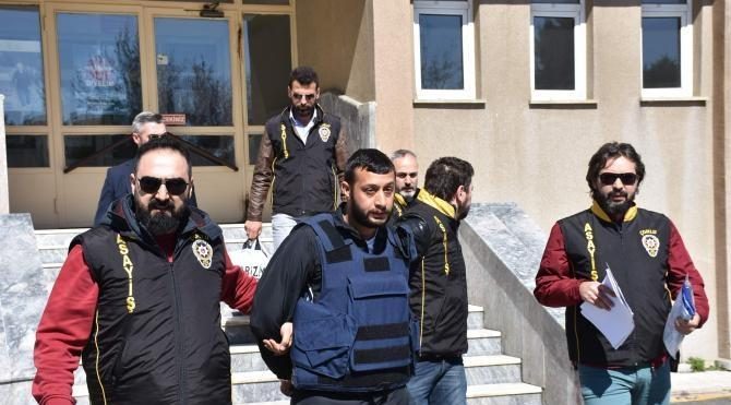 Aranan şüpheli, çöp konteynerinin içinde yakalandı