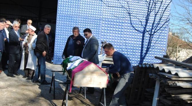 Liseli Özlem, vasiyeti üzerine 'beyaz önlük' ile uğurlandı