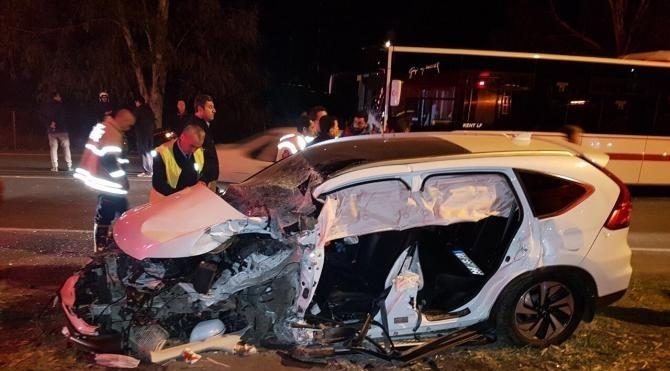 Otomobil ile belediye otobüsü çarpıştı: 1'i ağır 7 kişi yaralandı