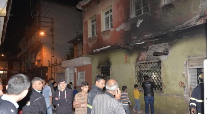 Babasına kızdı iki katlı evlerini yaktı