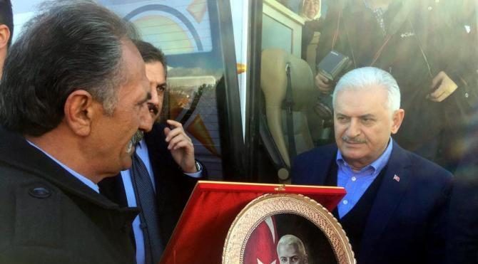 Başbakan Yıldırım'ı memleketi Erzincan'da 24 atlı karşıladı
