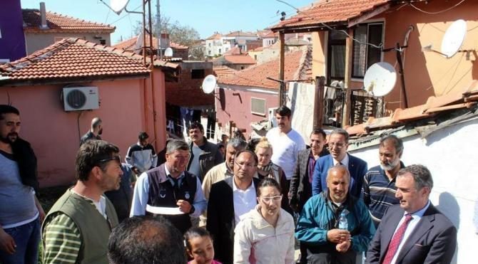 CHP'li Purçu Ayvalık'ta Roman vatandaşların sorununu dinledi