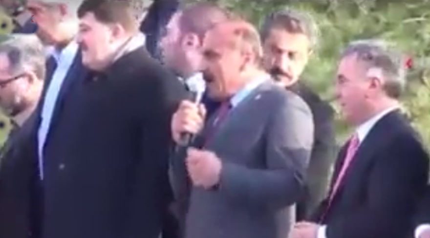 AKP’li İlçe Başkanı’ndan Bakan Soylu’ya komik karşılama