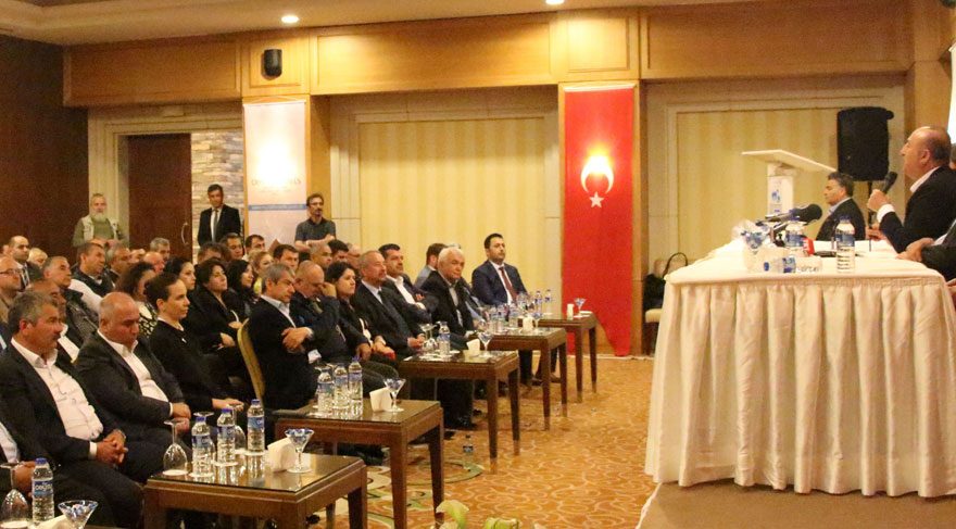 Foto: Dışişleri Bakanı Mevlüt Çavuşoğlu, Antalya'nın Kemer İlçesi'nde muhtarlara referandum ile ilgili değerlendirmelerde bulundu.